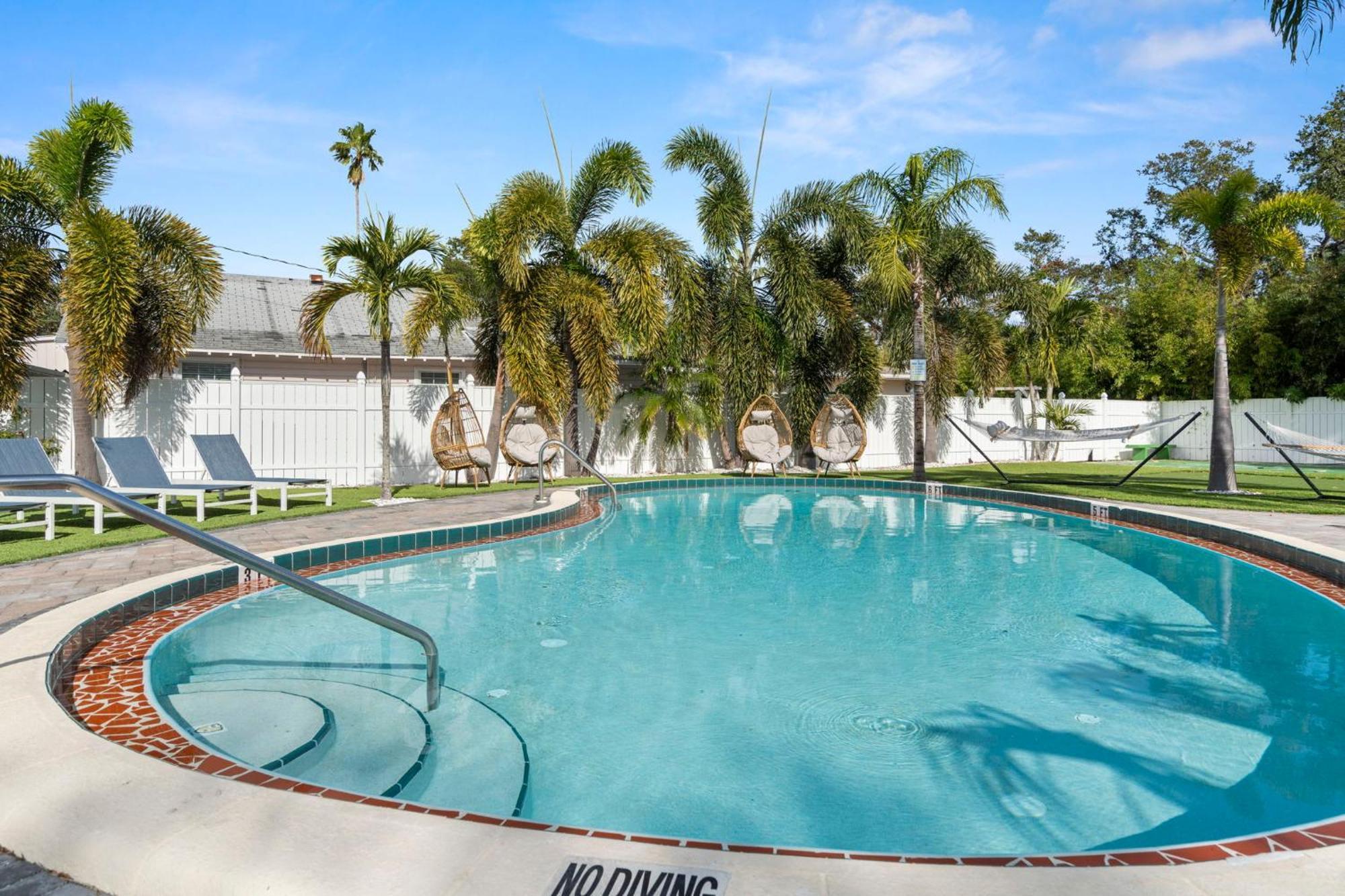 2Q Beds Studio Apt With Shared Pool 01 클리어워터 외부 사진